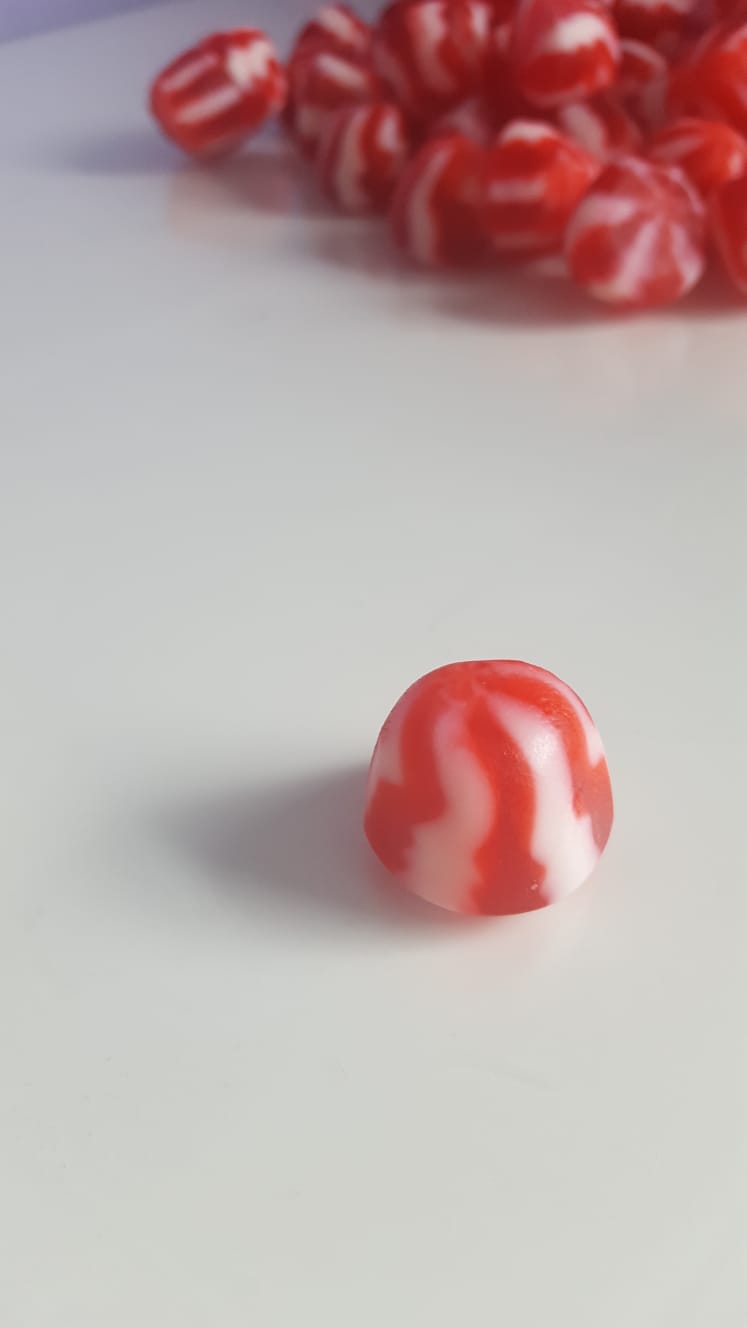 jelly red & white striped twist kisses